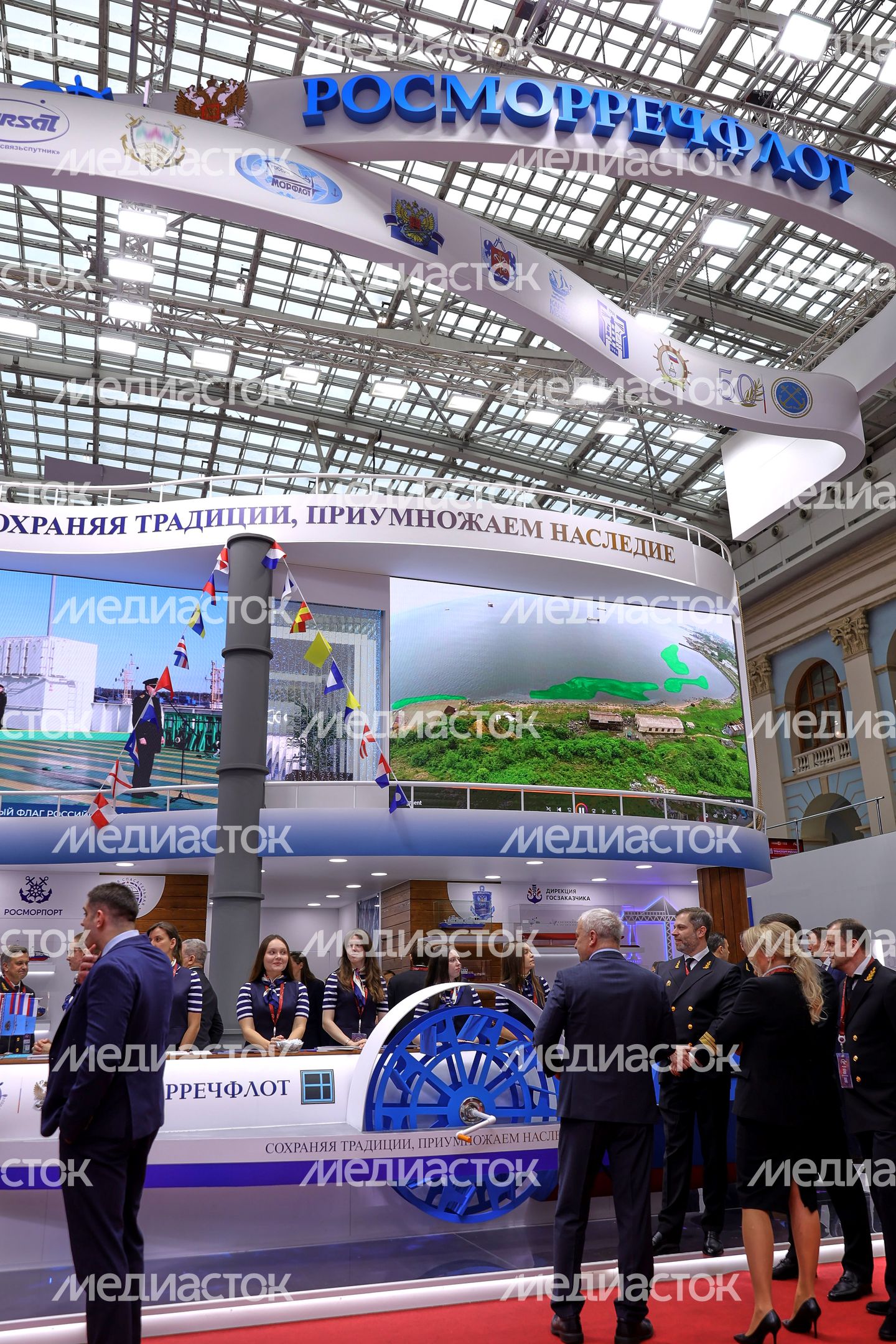 На площадке XVIII Международного форума "Транспорт России" На площадке XVIII Международного форума "Транспорт России"