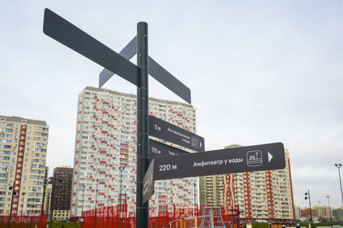 В Люберцах благоустроили парк "Дружба" с пешеходным мостом через озеро Черное