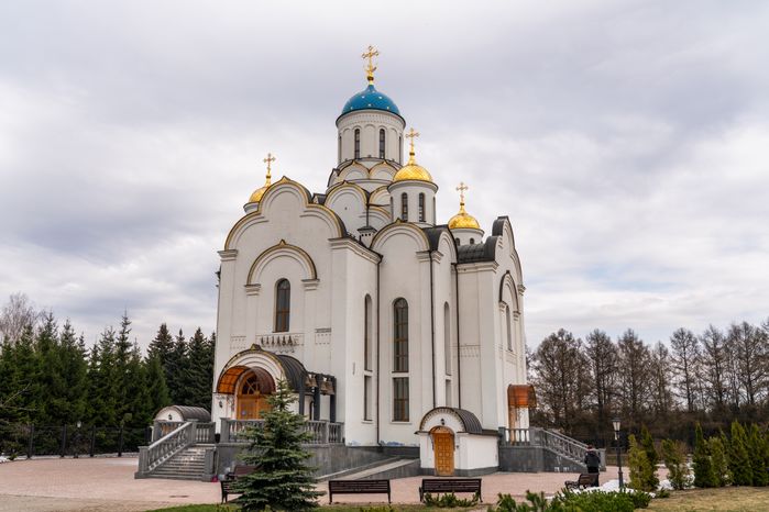 Храм Первосвятителей Московских в поселке Горки Ленинские