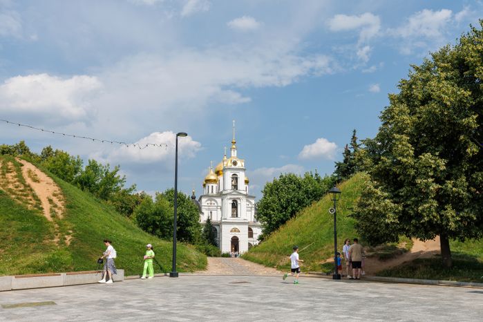 Александро-Невская церковь XIX века на Советской площади в Дмитрове
