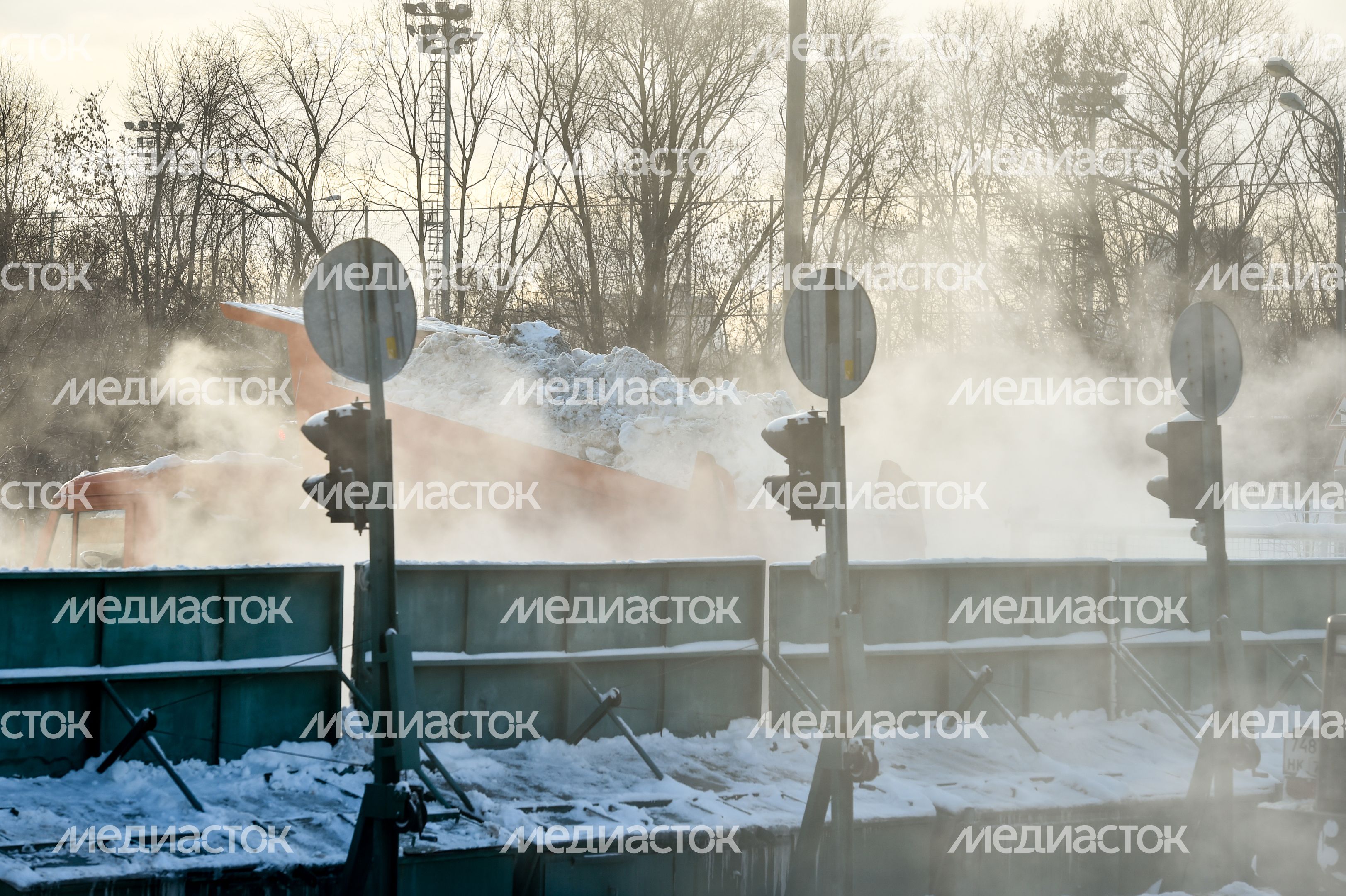 Утилизация снега на снегосплавном пункте «Черкизово»