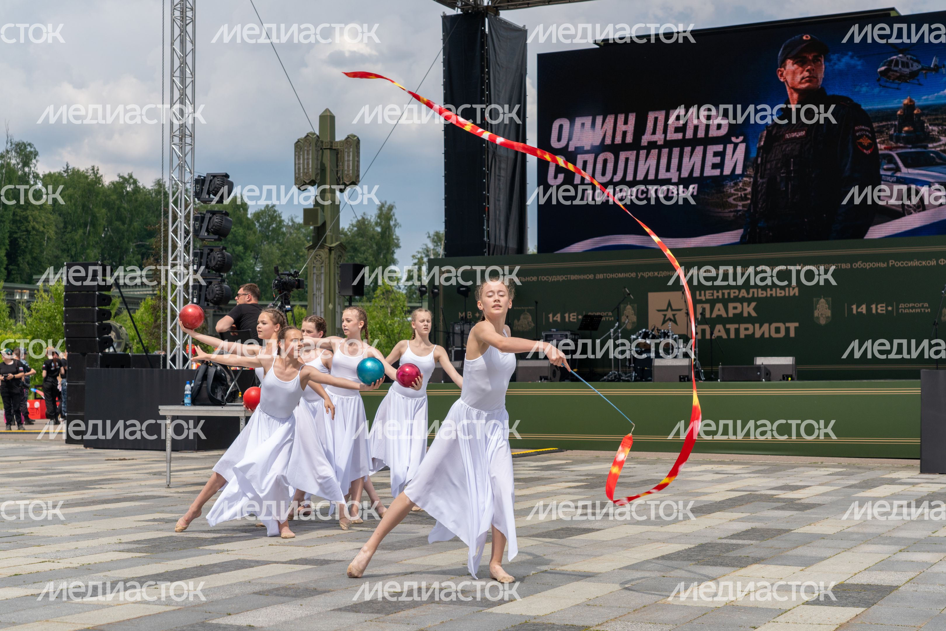 Концерт для участников проекта «Проведи один день с полицией Подмосковья» в Центральном парке «Патриот» Концерт для участников проекта «Проведи один день с полицией Подмосковья» в Центральном парке «Патриот»