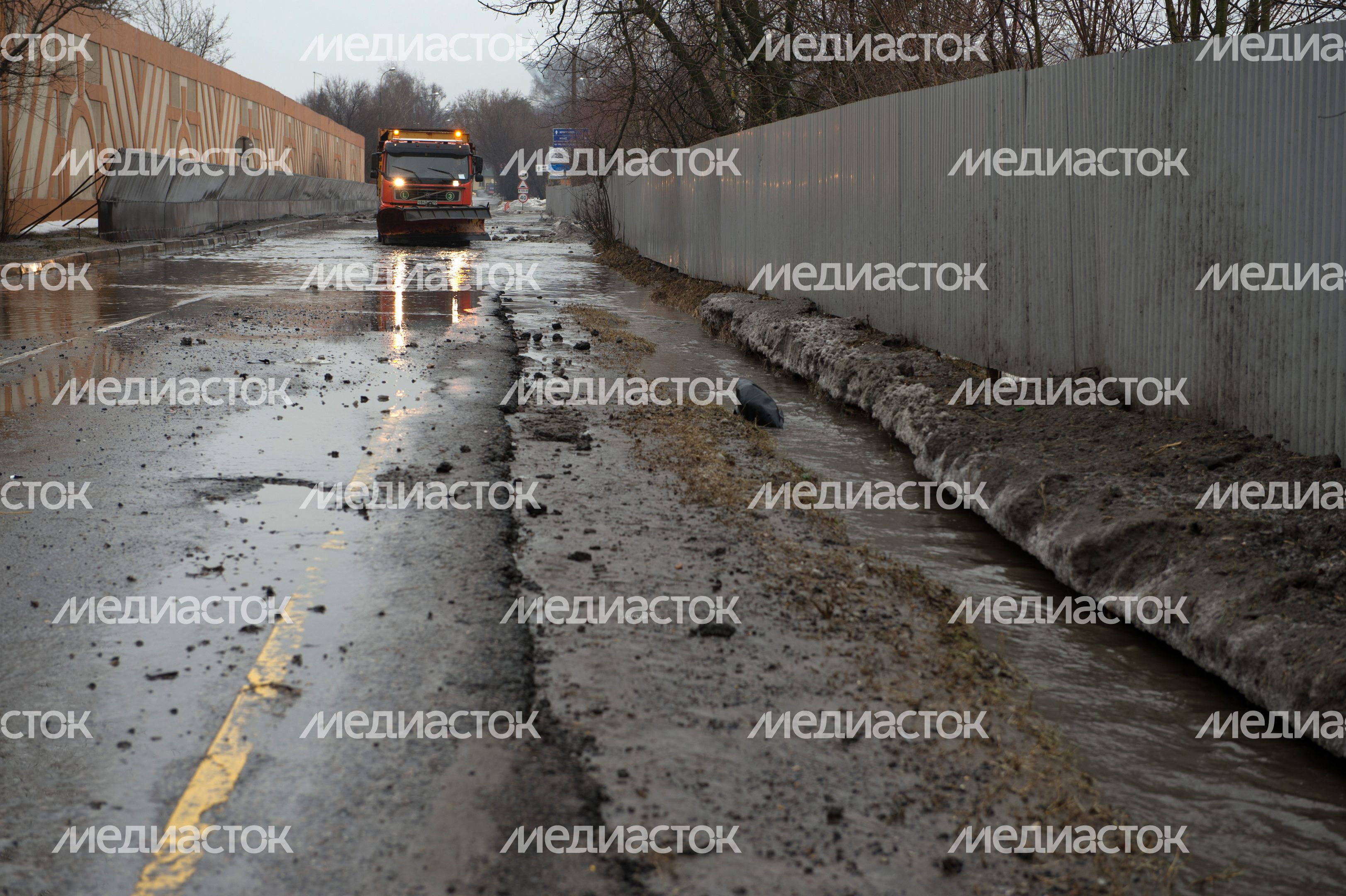 Подтопления на Мякининском шоссе в Красногорске