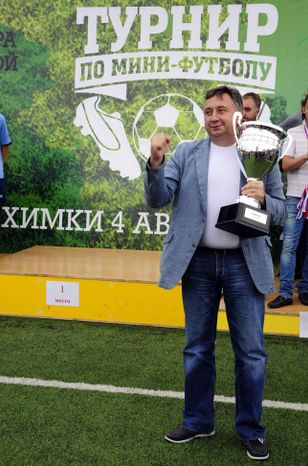 Олег Жолобов на футбольном турнире в СК «Новые Химки»
