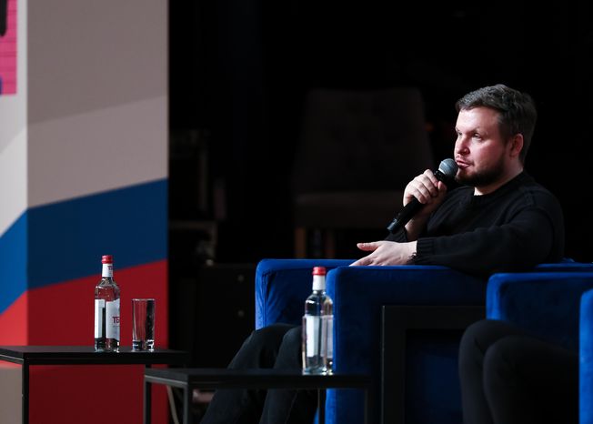Пранкеры Вован и Лексус выступают перед гостями форума "На государственной службе"