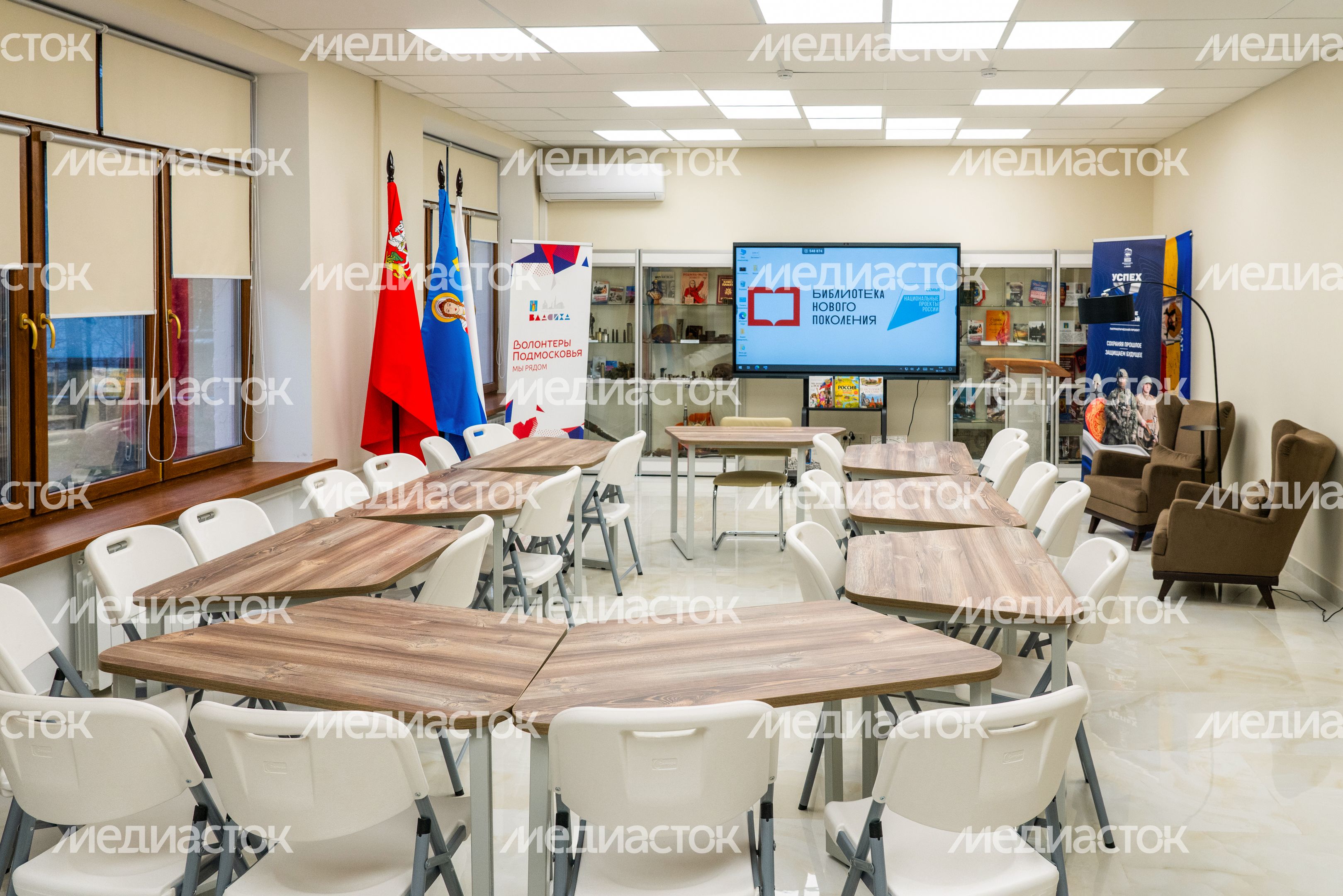 Зал доя проведения мероприятий в модельной библиотеке «Компас» во Власихе Зал доя проведения мероприятий в модельной библиотеке «Компас» во Власихе