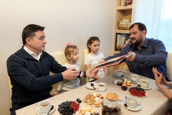 Андрей Воробьев навестил семью погибшего на СВО бойца