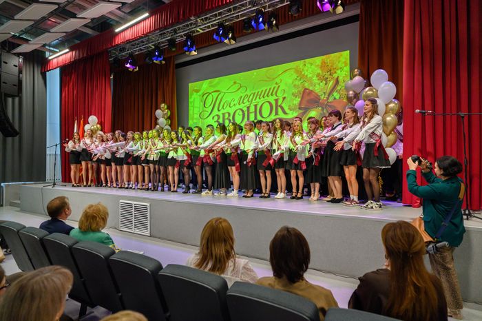 Последний звонок в гимназии №41 - корпусе «Феникс» в ЖК «Жулебино парк» города Люберцы
