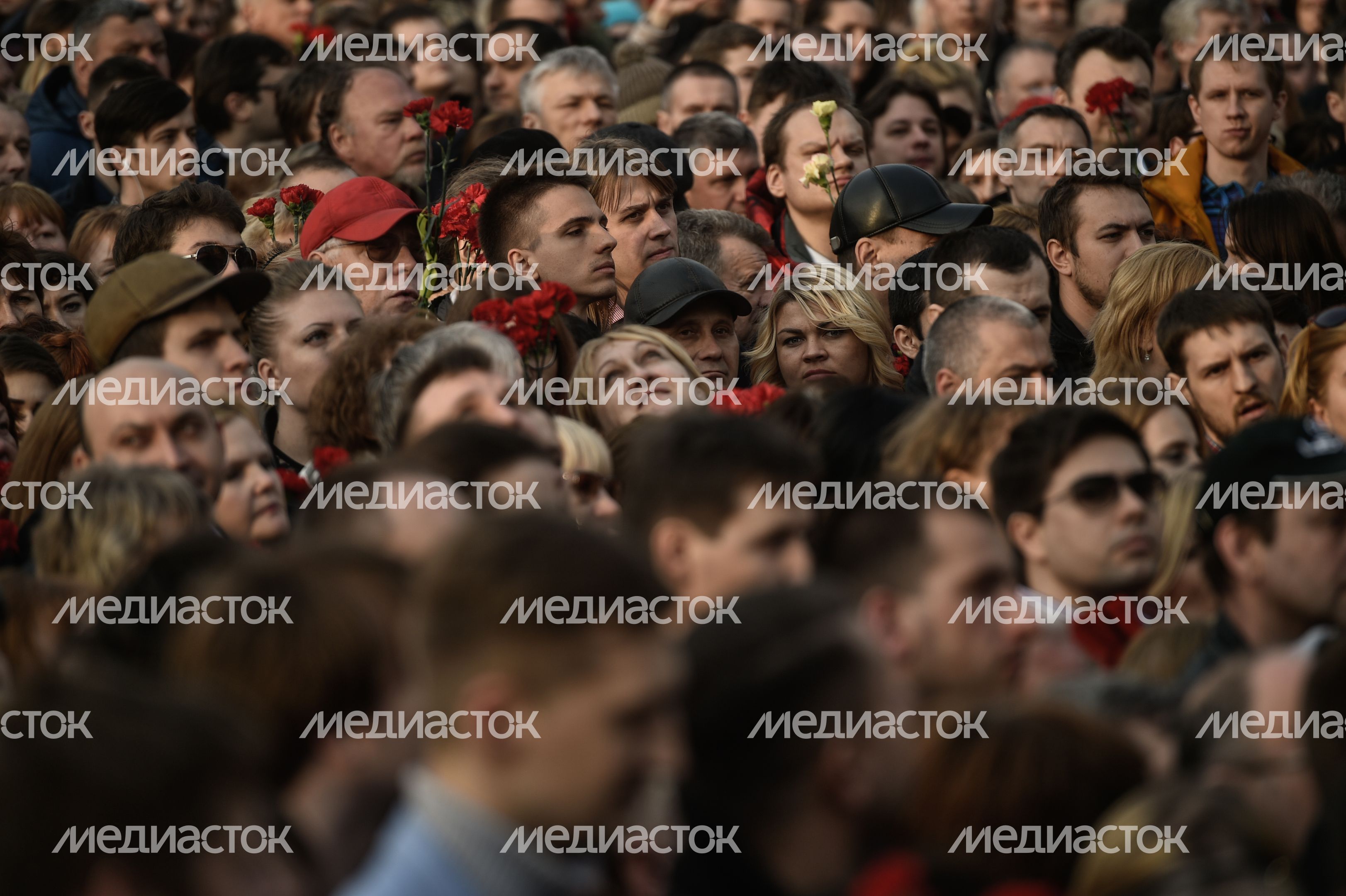 Траурный митинг памяти 11 жертв теракта в Санкт-Петербурге