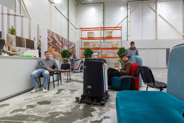 Промышленный робот-мойщик на технофестивале Startup Village 2026 в технопарке «Сколково»