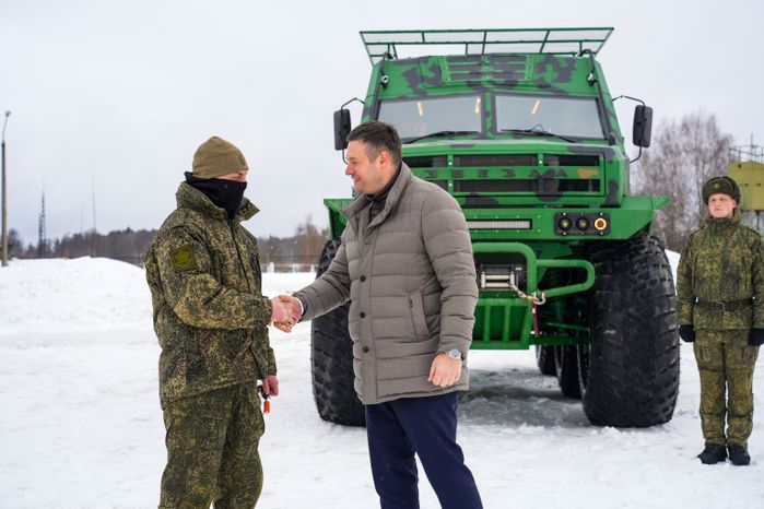 Бойцам СВО из Подмосковья передали медицинский вездеход-амфибию "Звезда"