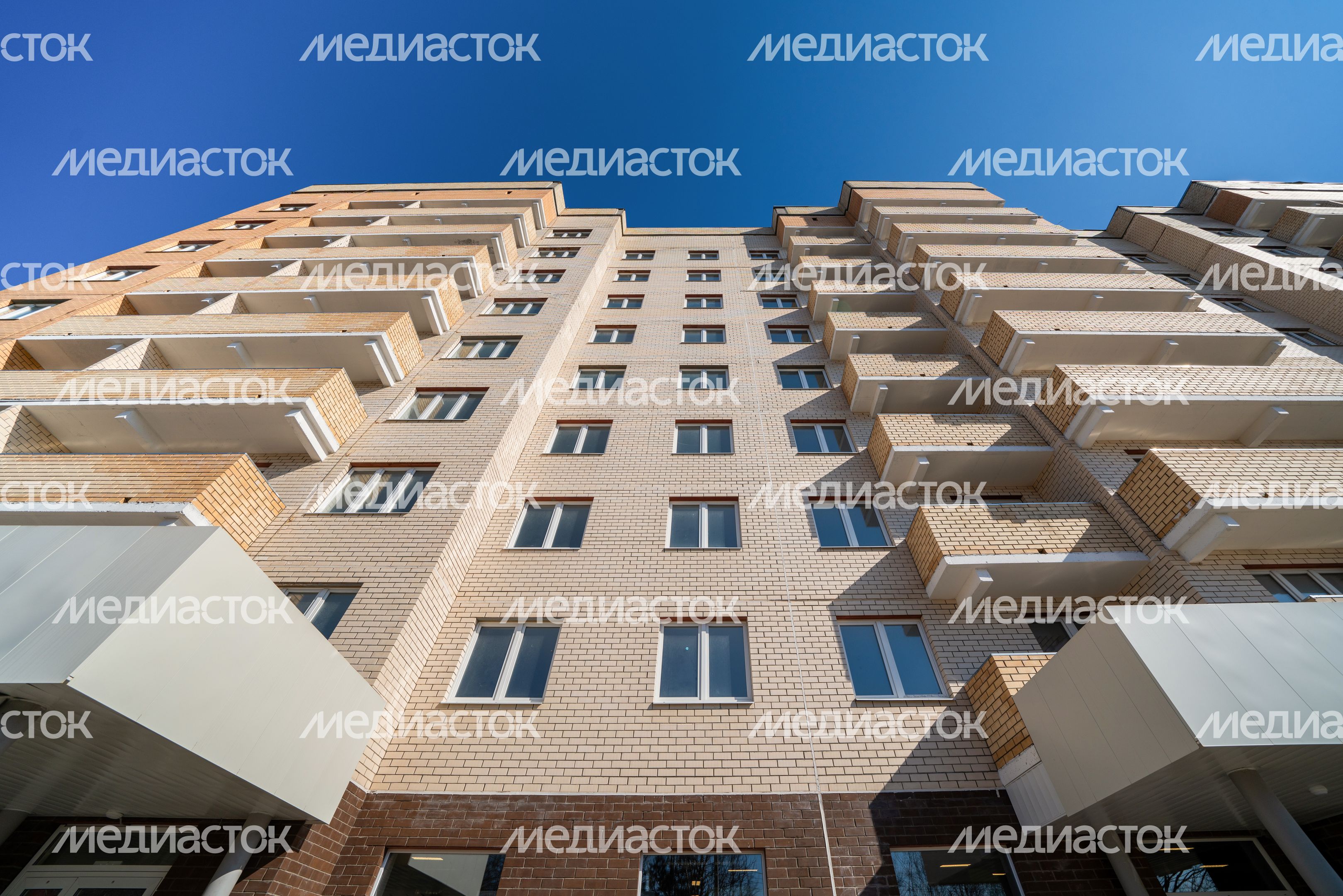 Новый дом в микрорайоне Локомотивный поселка Поварово округа Солнечногорск для переселенцев из аварийного жилья Новый дом в микрорайоне Локомотивный поселка Поварово округа Солнечногорск для переселенцев из аварийного жилья