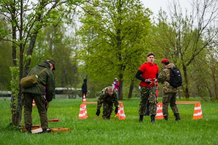 Военно-патриотическая игра «Юнармия, вперед!», посвященная Дню Победы, в Горках Ленинских