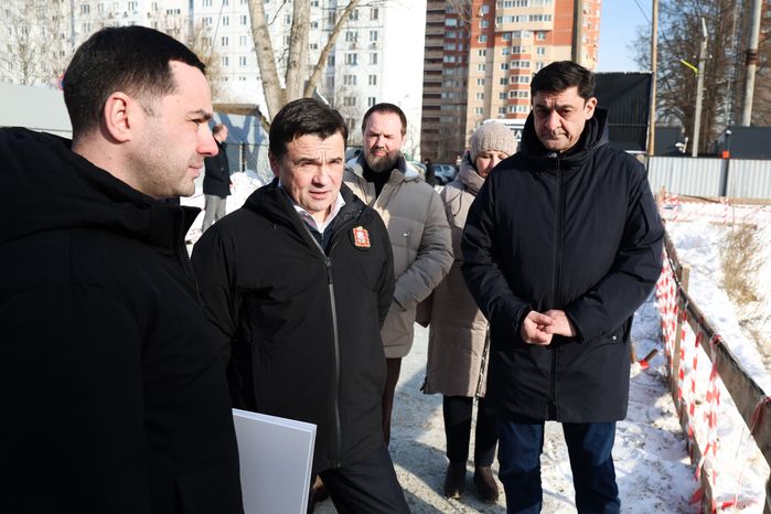 Андрей Воробьев проверил ход строительства нового корпуса поликлиники в Нахабино