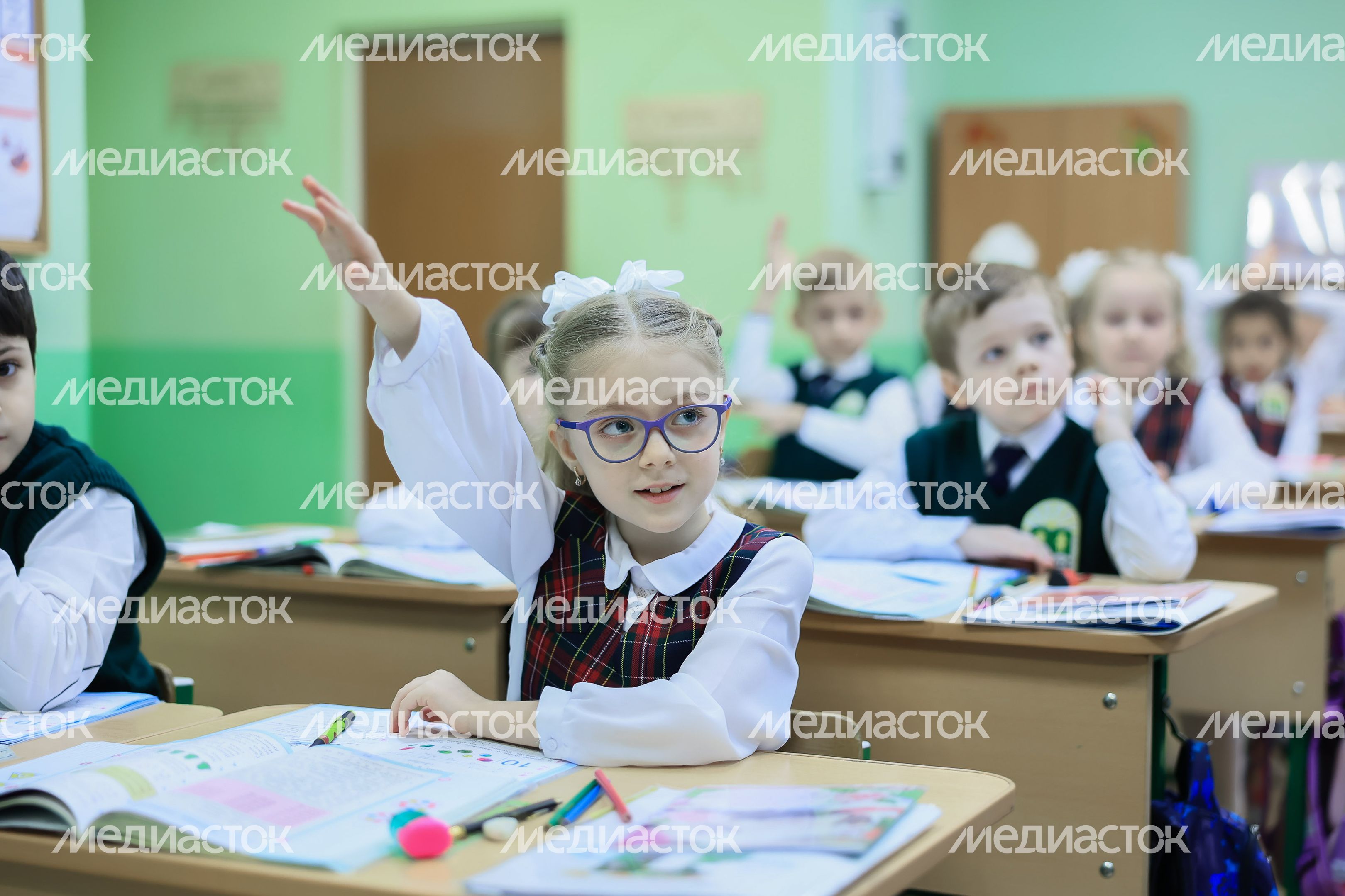 Проверка хода строительства пристройки к школе №14 в Долгопрудном Губернатором Подмосковья