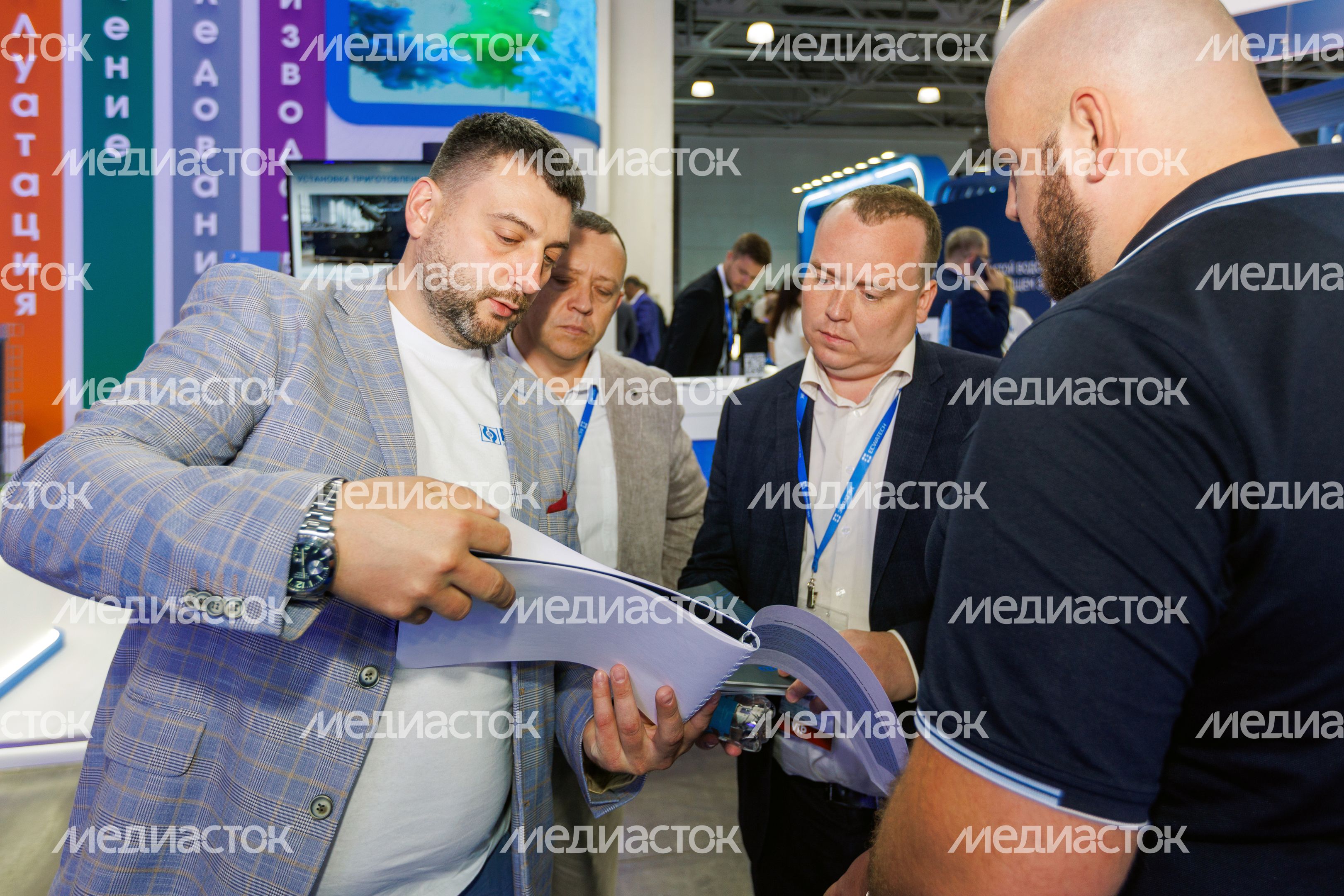 Первый замминистра ЖКХ Московской области Александр Семенов на выставке водных технологий «Экватэк» Первый замминистра ЖКХ Московской области Александр Семенов на выставке водных технологий «Экватэк»