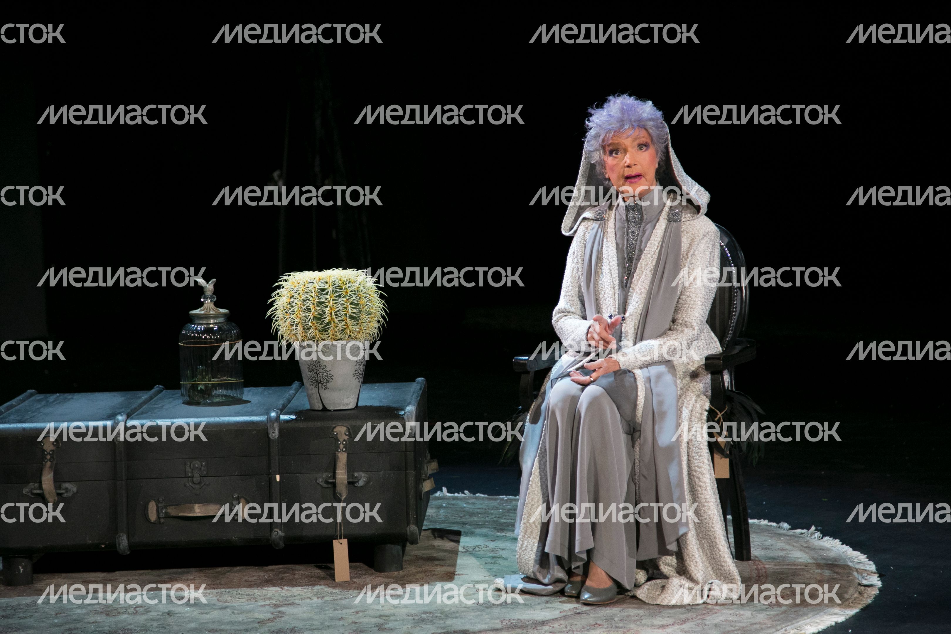 Премьера спектакля «Возьмите зонт, мадам Готье!» в театре имени Вахтангова