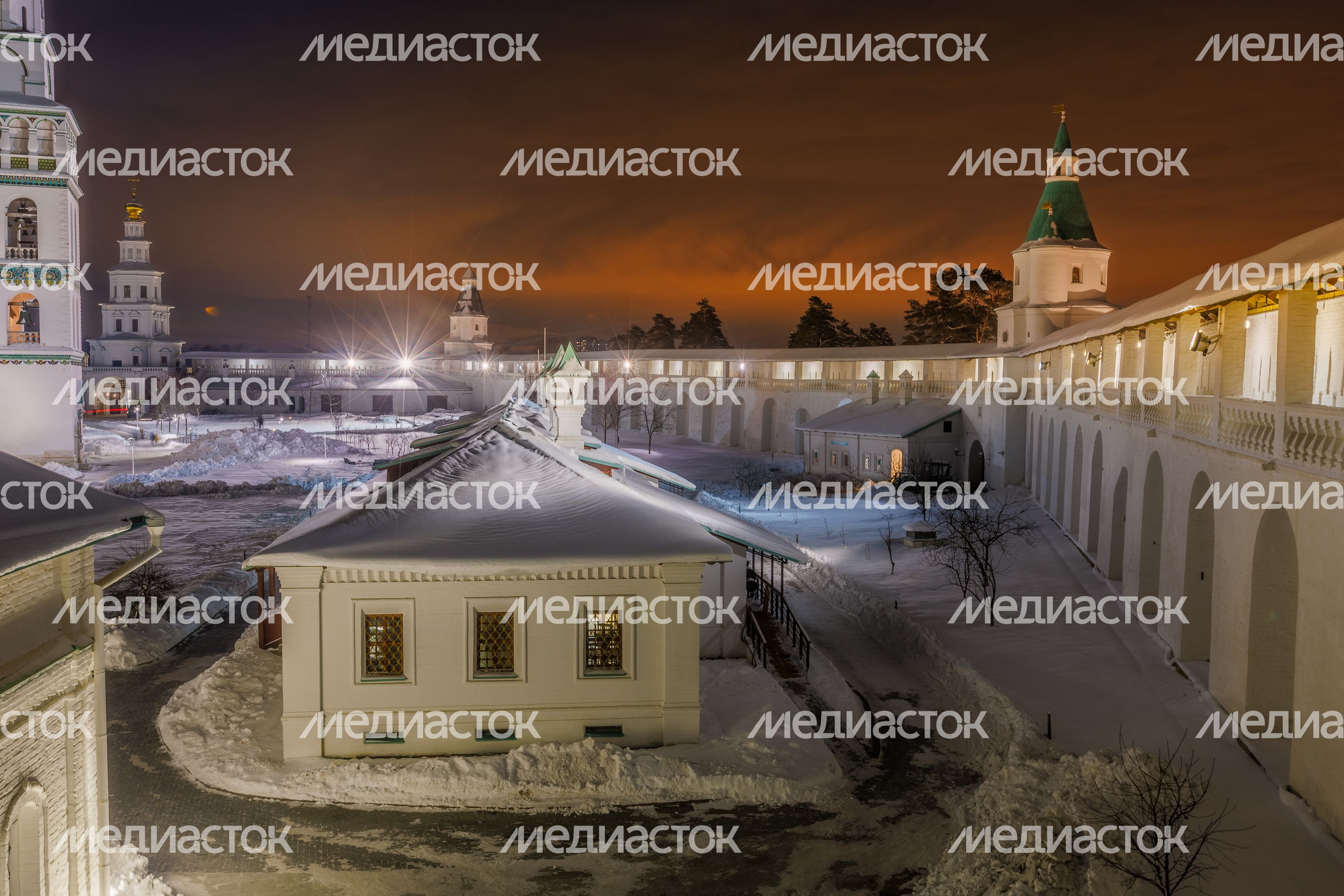 Воскресенский Ново-Иерусалимский ставропигиальный мужской монастырь в Истре. Зима Воскресенский Ново-Иерусалимский ставропигиальный мужской монастырь в Истре. Зима