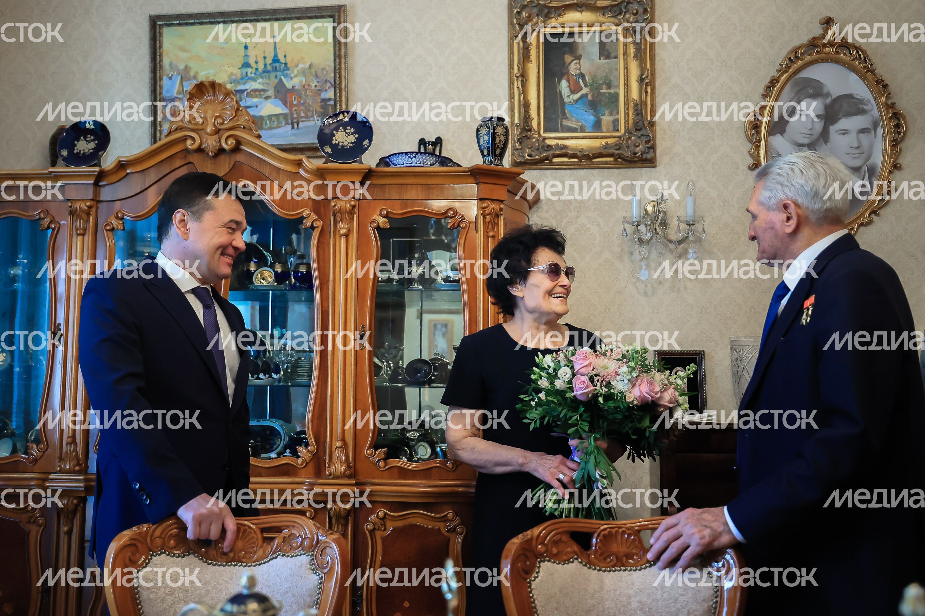 Посещение губернатором космонавта первого отряда