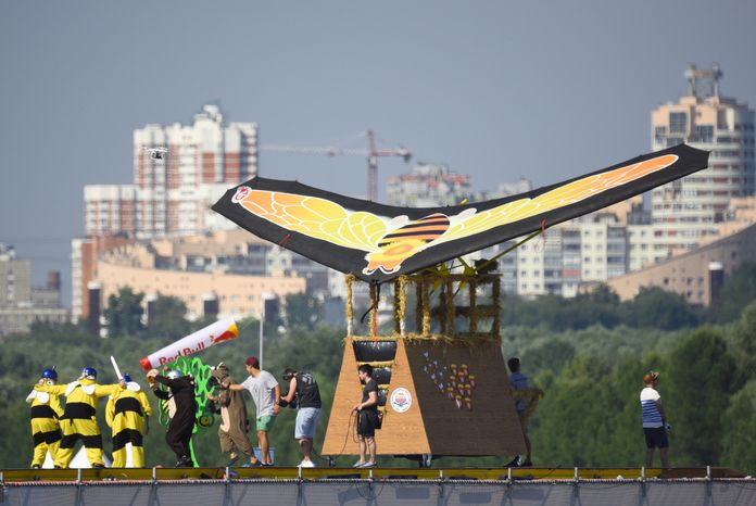 Фестиваль самодельных летательных аппаратов Red Bull Flugtag 2015
