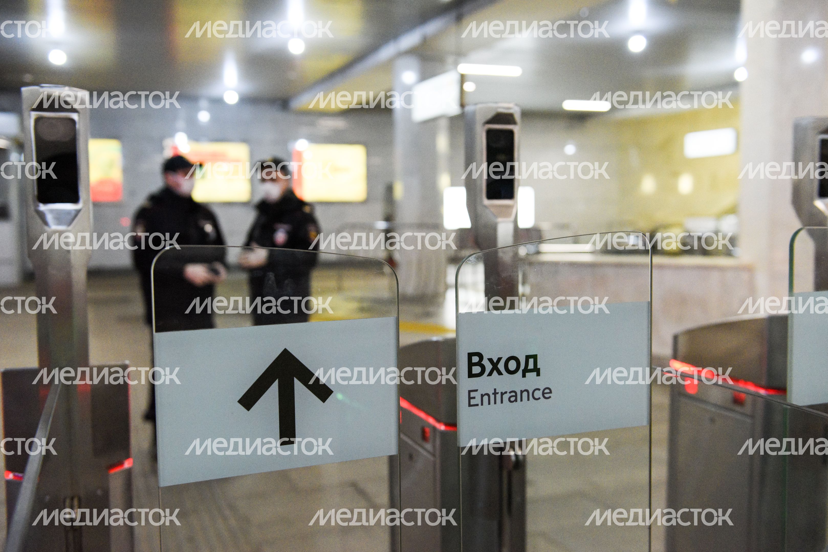 Проверка электронных пропусков в московском метро Проверка электронных пропусков в московском метро