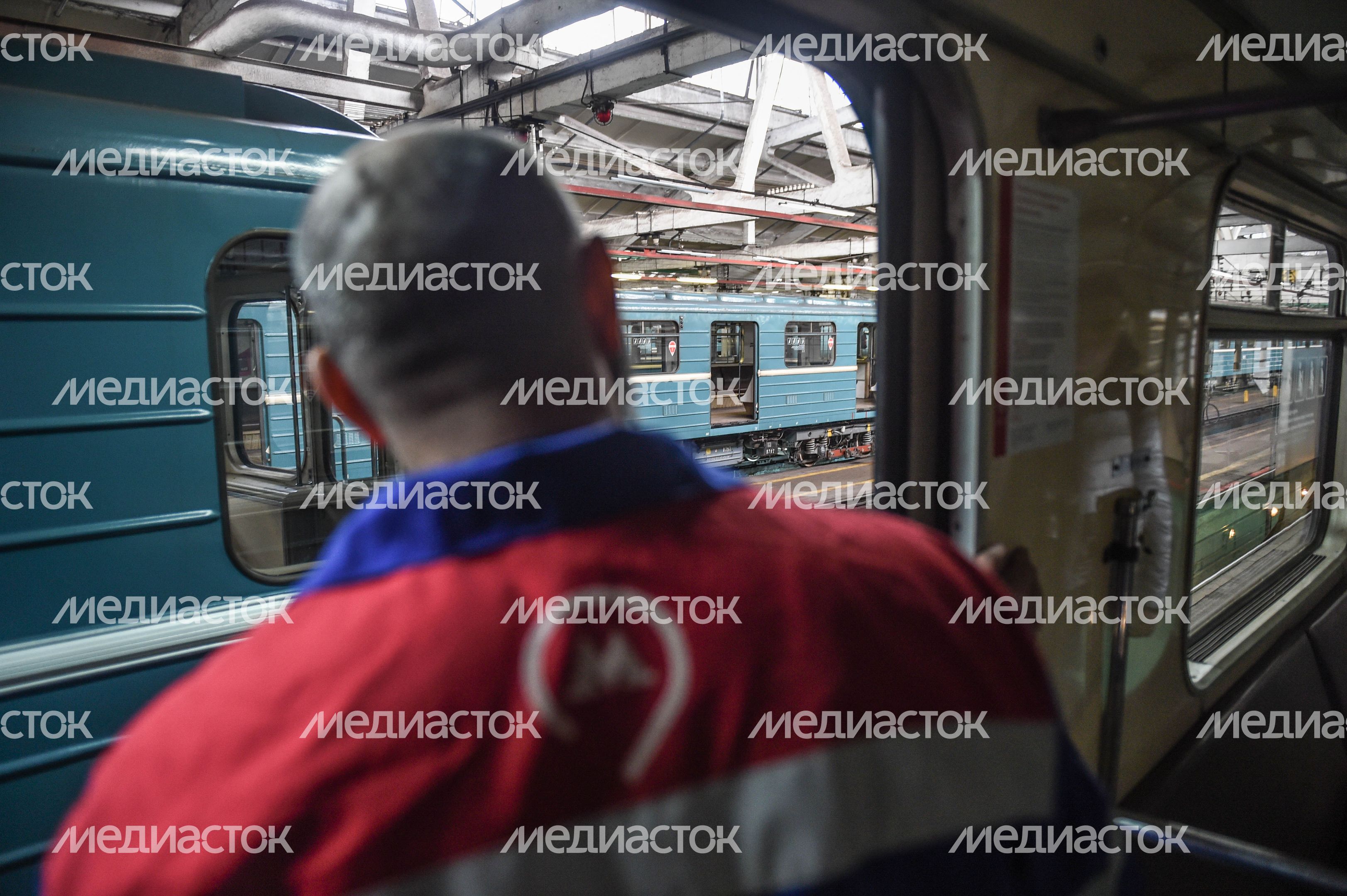 Кварцевание и мытье вагонов метро