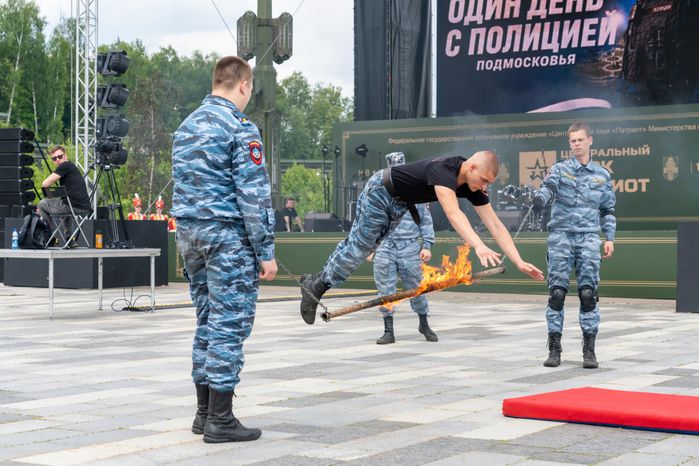 Показательные выступления специального полка полиции с демонстрацией боевых приемов борьбы