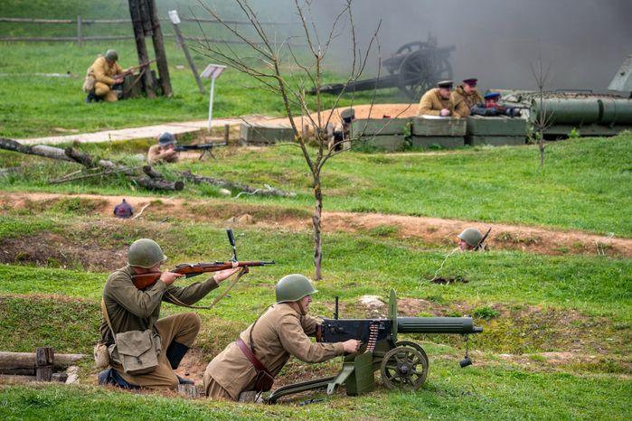 Военно-историческая реконструкция «Последний провыв. Суровая осень 41-го года» в Центральном парке «Патриот»