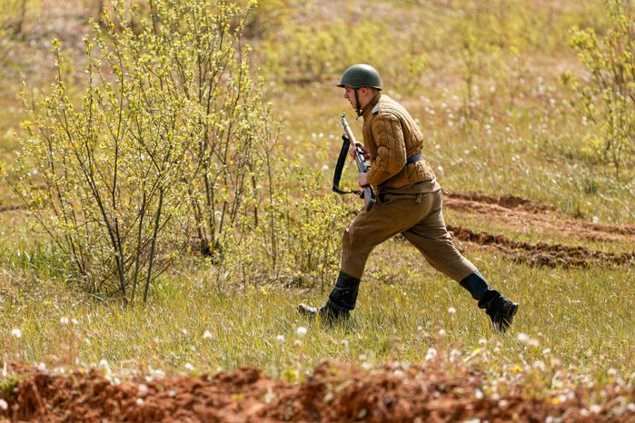 Военно-историческая реконструкция боя Великой Отечественной войны с техникой и авиацией в парке «Патриот» Одинцовского округа