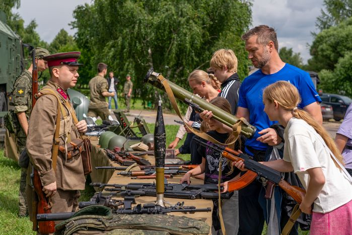 Интерактивная площадка с демонстрацией оружия на военно-историческом фестивале «Ополчение. По зову сердца»