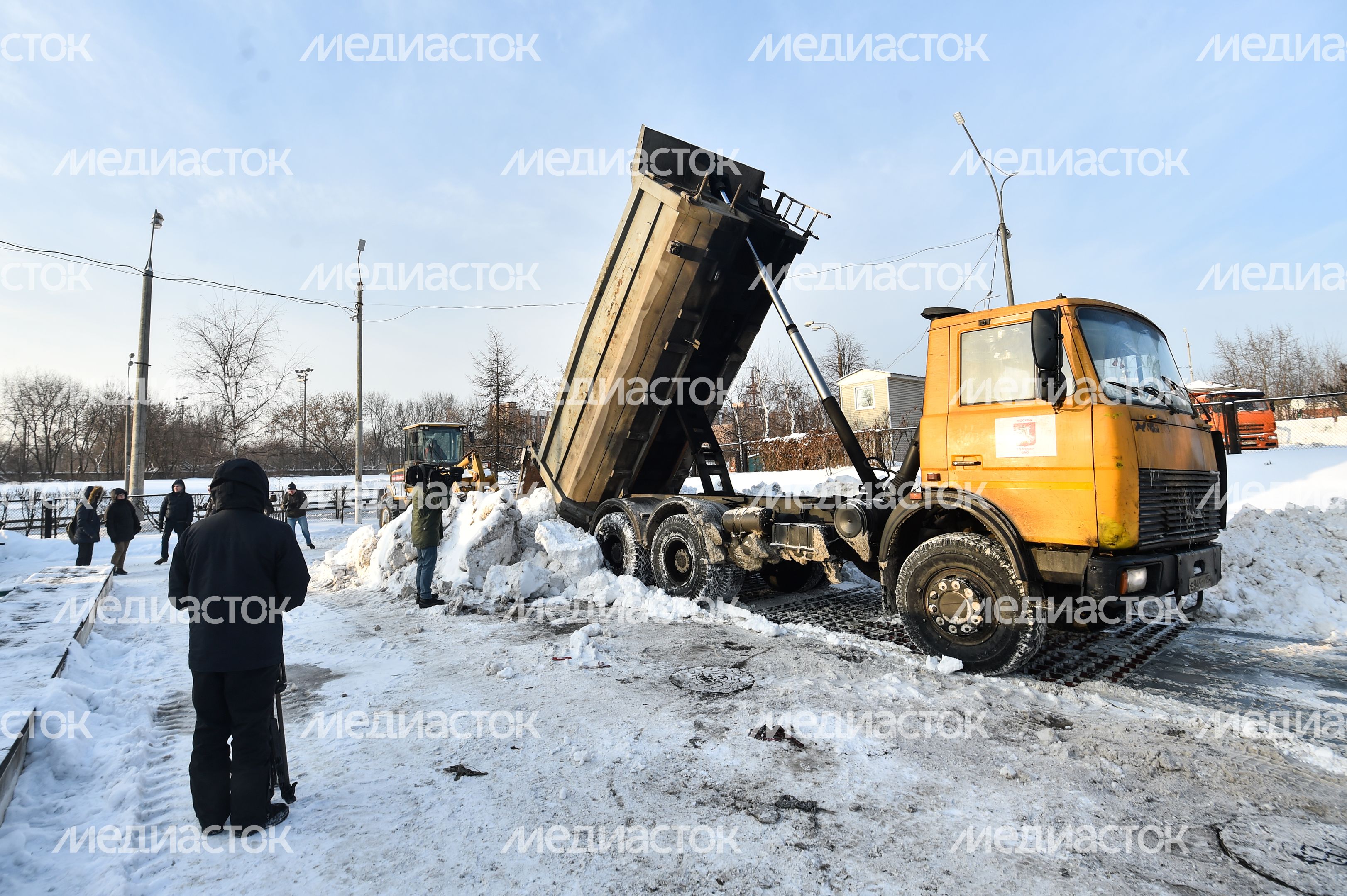 Утилизация снега на снегосплавном пункте «Черкизово»