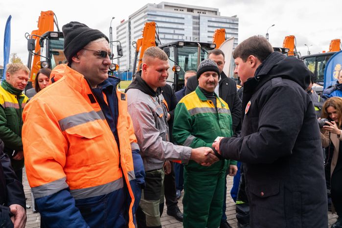 Механизаторские коллективы получили ключи непосредственно от Владислава Мурашова