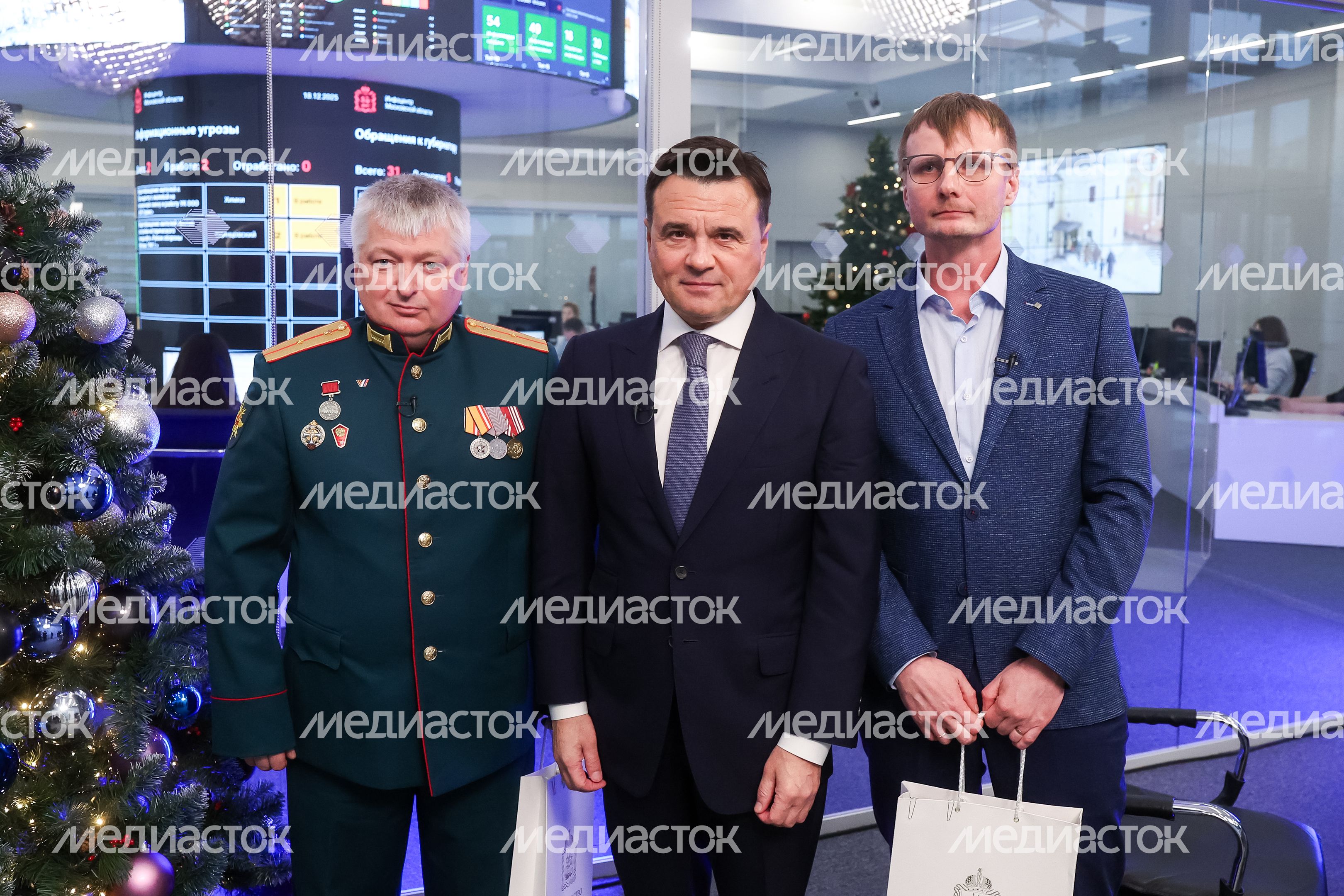 Андрей Воробьев выслушал просьбу старосты деревни Буняково и жителя села Красный Путь