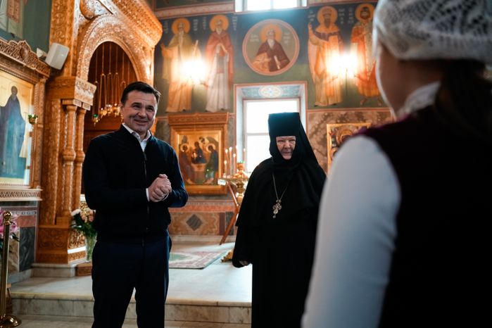 Андрей Воробьев навестил воспитанниц детского приюта-пансиона при Покровском Хотьковском женском монастыре