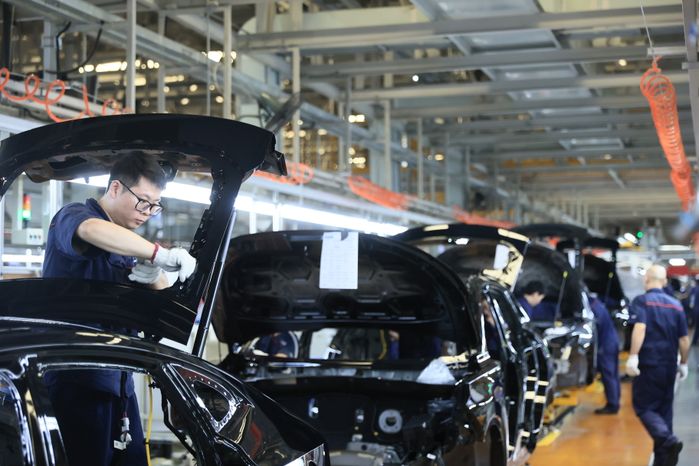 Посещение автозавода Changan Automobile Group в Китае Губернатором Подмосковья