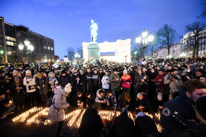 Акция в память о погибших в Кемерове на Пушкинской площади в Москве
