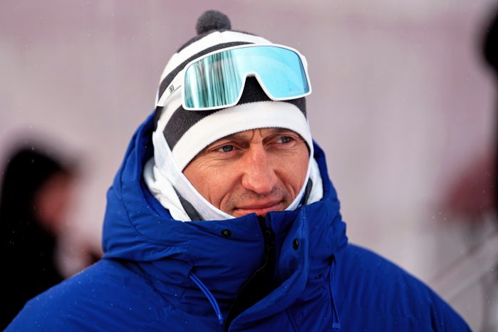 Спортсмен Александр Легков на церемонии открытия лыжной гонки в Наро-Фоминске