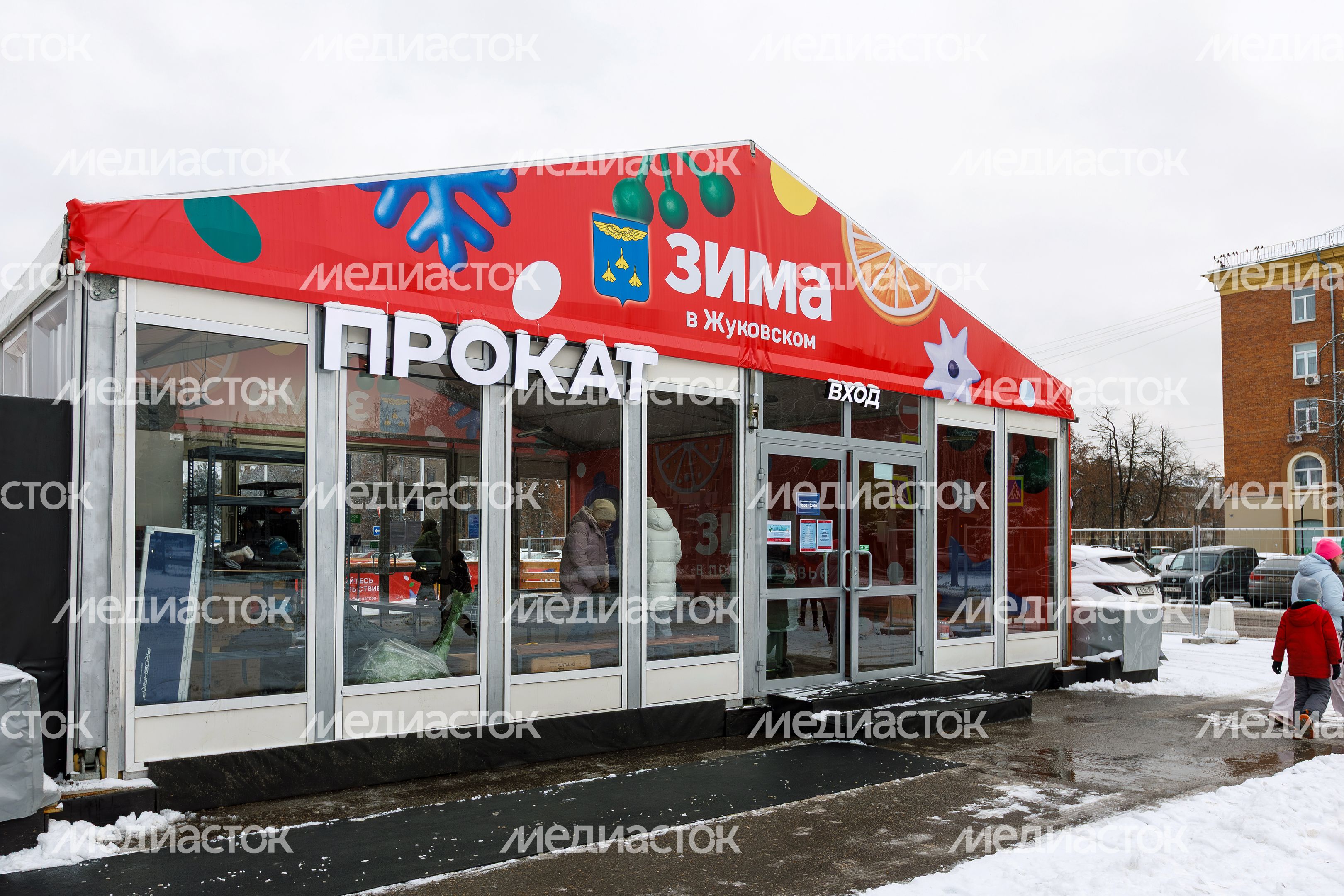 Каток на площади Ленина в Жуковском Каток на площади Ленина в Жуковском