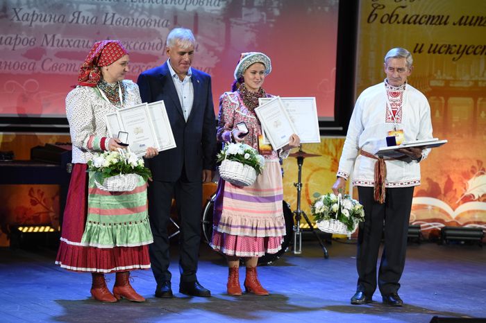Церемония вручения премии ЦФО в области литературы и искусства