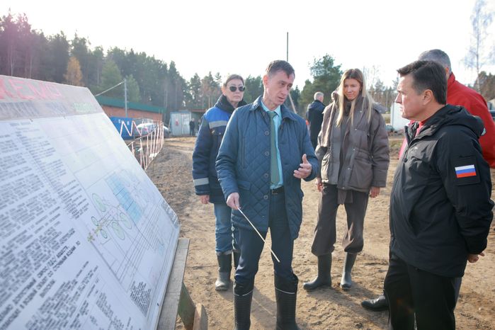 Андрей Воробьев проверил ход работ по реконструкции очистных сооружений в Звенигороде