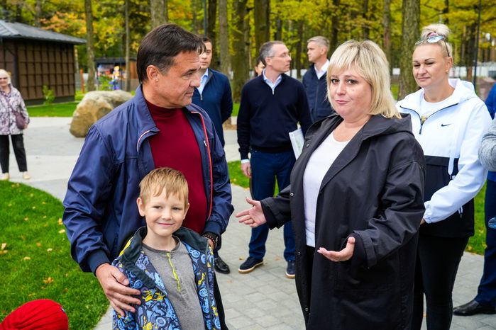 Андрей Воробьев проверил благоустройство лесопарка "Дубрава"