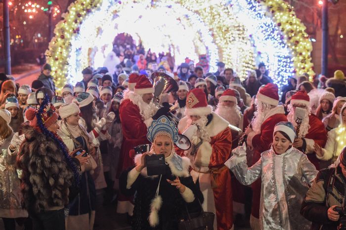 Парад Снегурочек в Москве