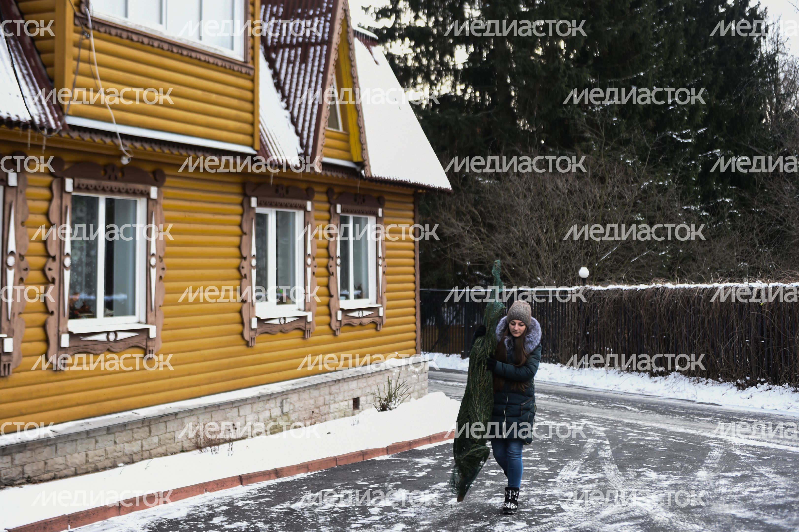 Утилизация елок после Нового года в Москве