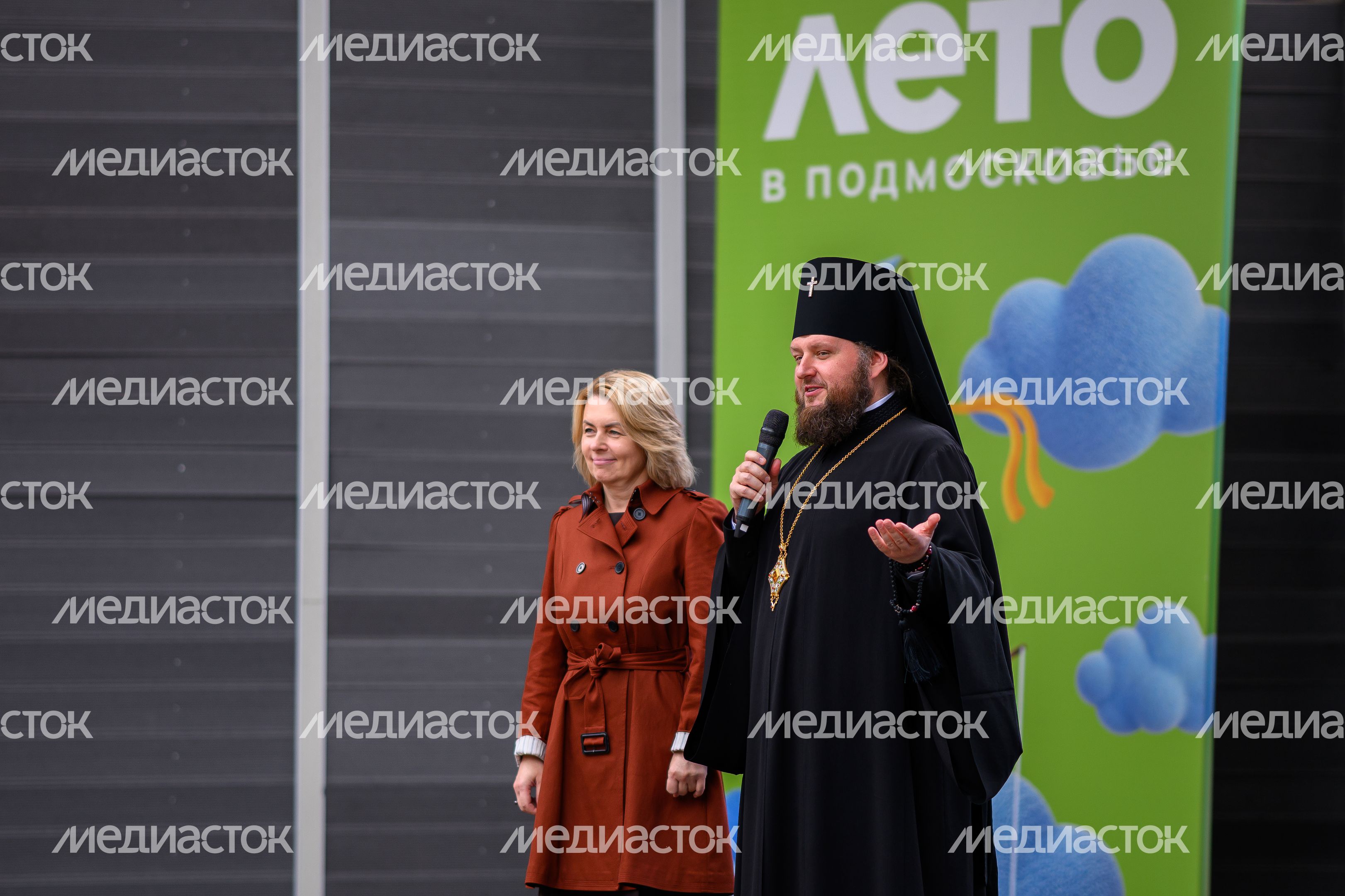 Архиепископ Подольский и Люберецкий Аксий и глава округа Домодедово Евгения Хрусталева Архиепископ Подольский и Люберецкий Аксий и глава округа Домодедово Евгения Хрусталева