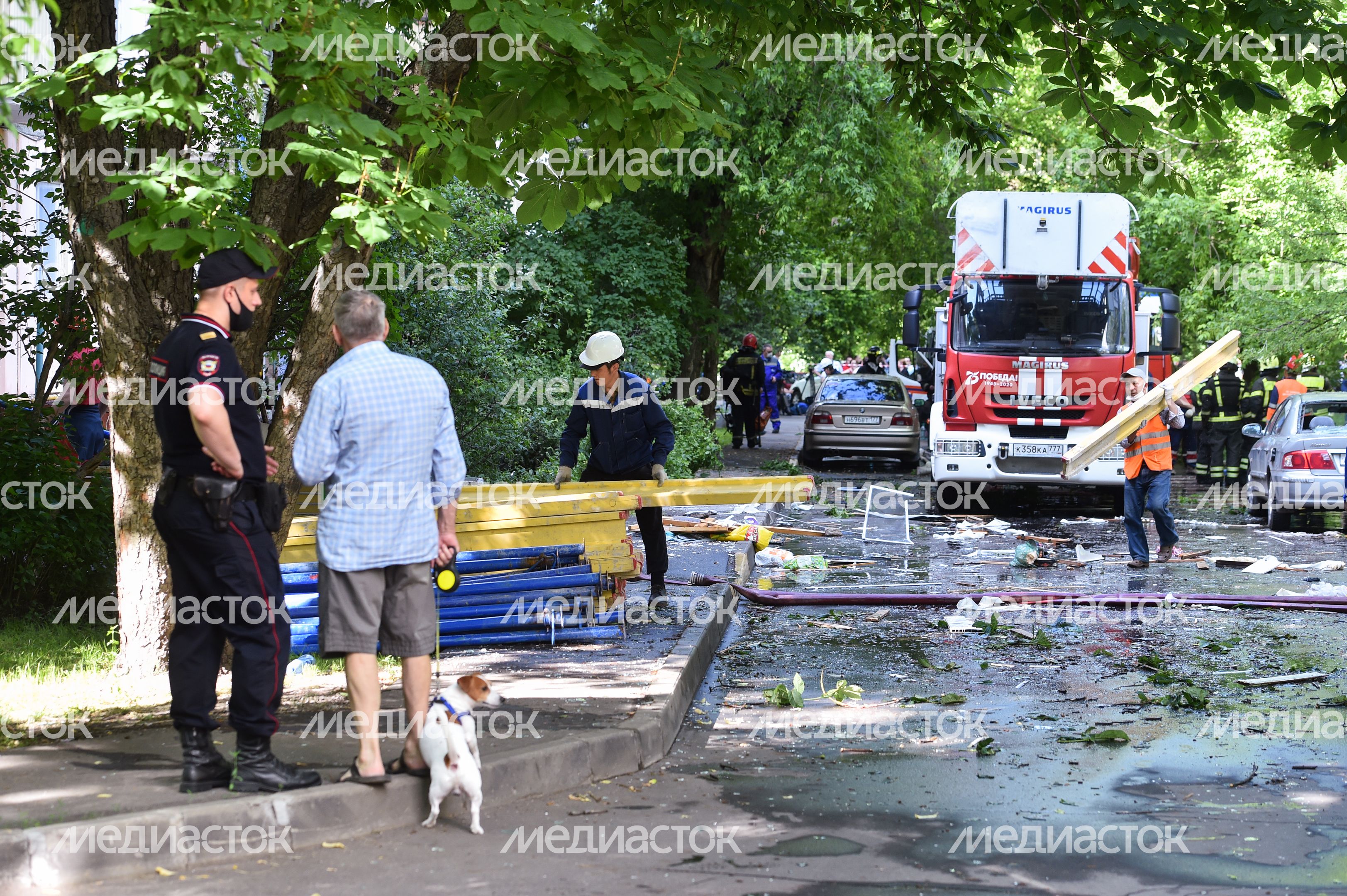 Кадры с места взрыва в доме на улице Проходчиков в Москве