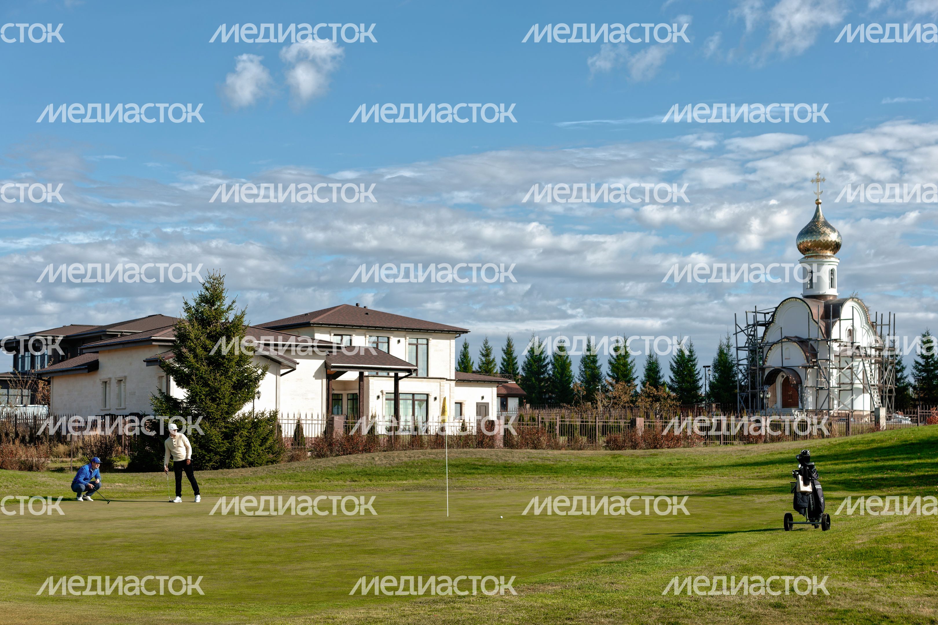 Гольф-поле клуба Dmitrov Golf Resort в Дмитровском округе Гольф-поле клуба Dmitrov Golf Resort в Дмитровском округе