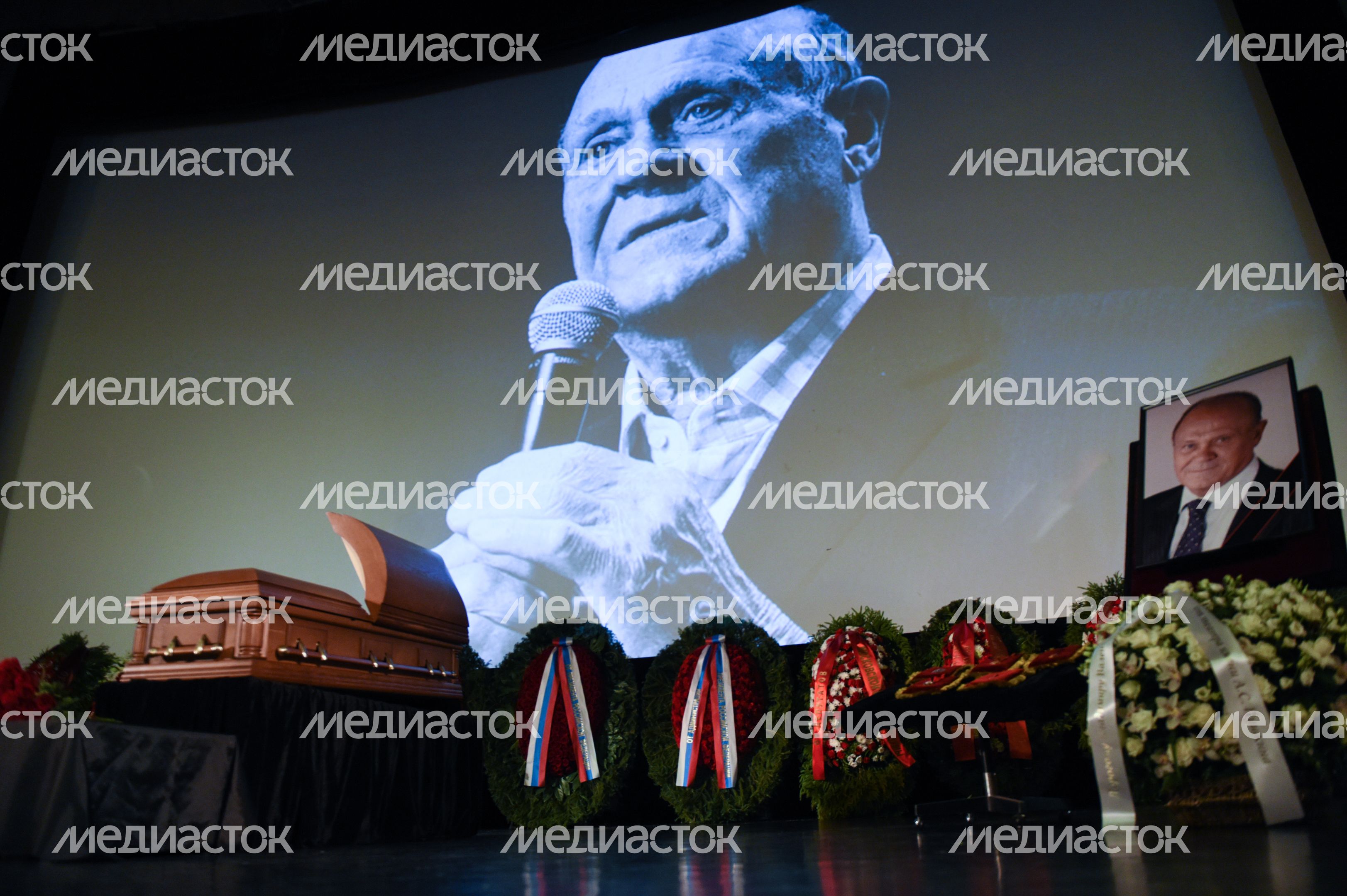 Церемония прощания с режиссером Владимиром Меньшовым в Москве