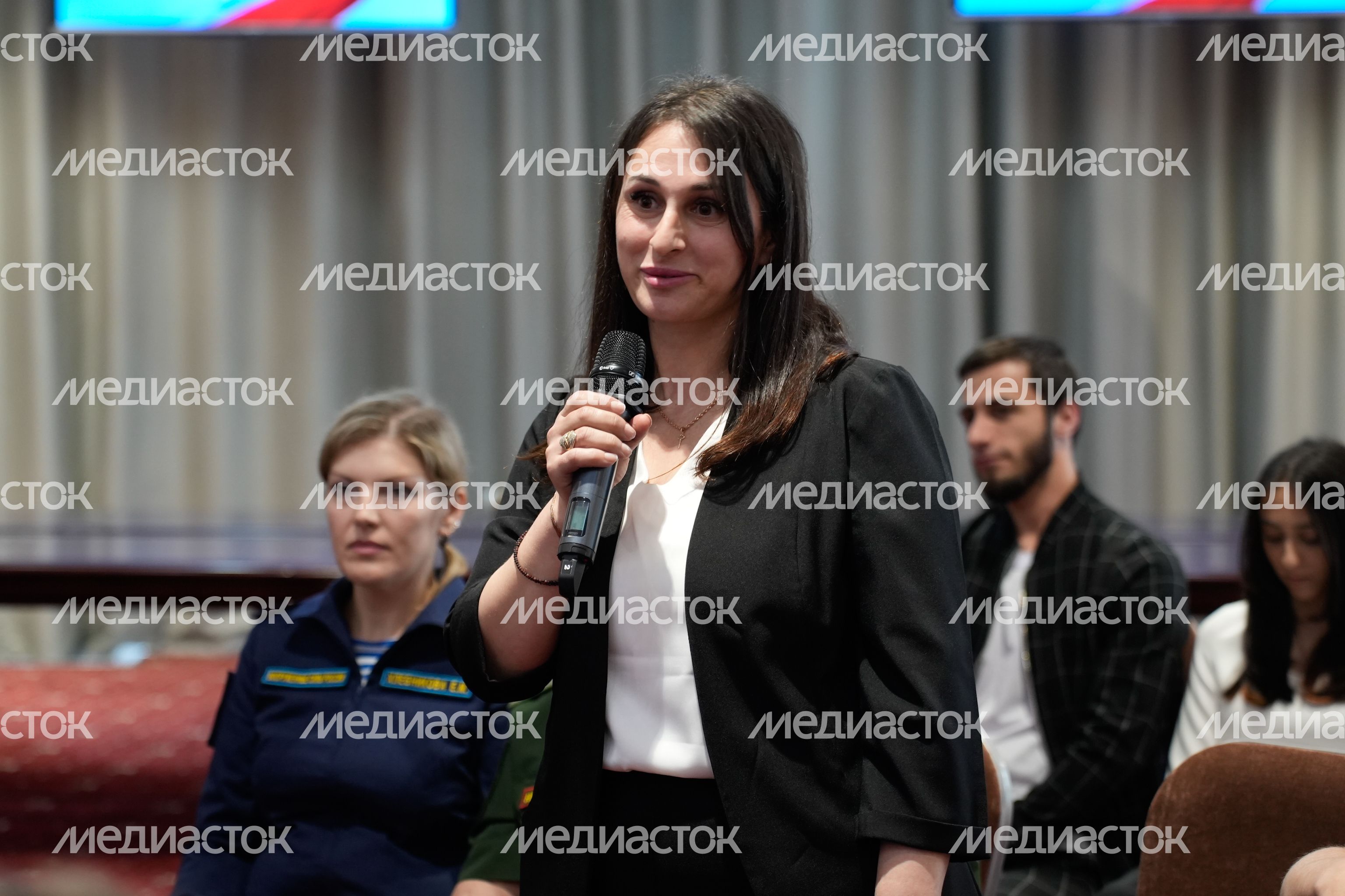 Ветераны СВО и семьи погибших героев в Доме правительства Московской области