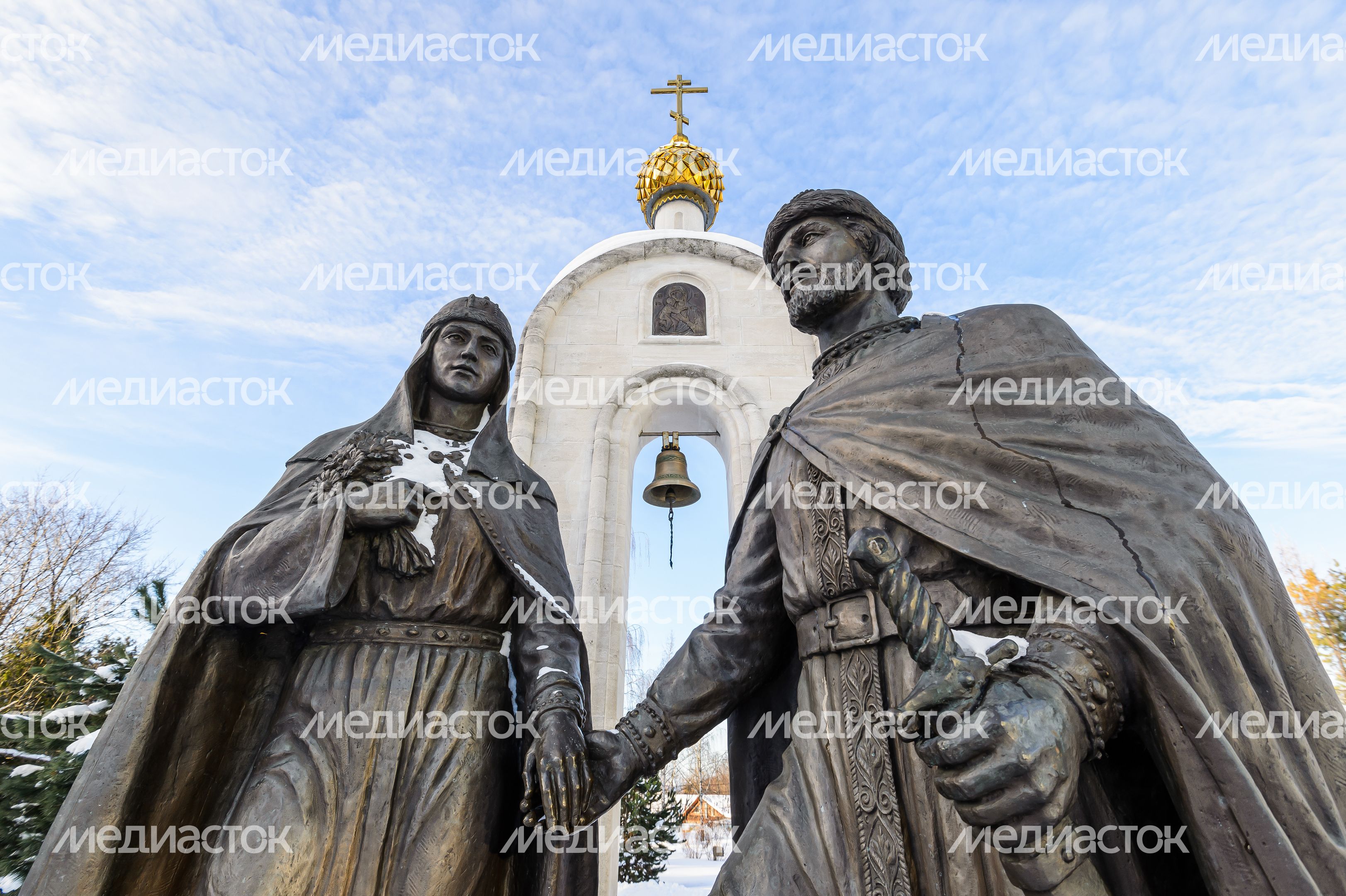 Памятник Петру и Февронии в Дмитрове Памятник Петру и Февронии в Дмитрове