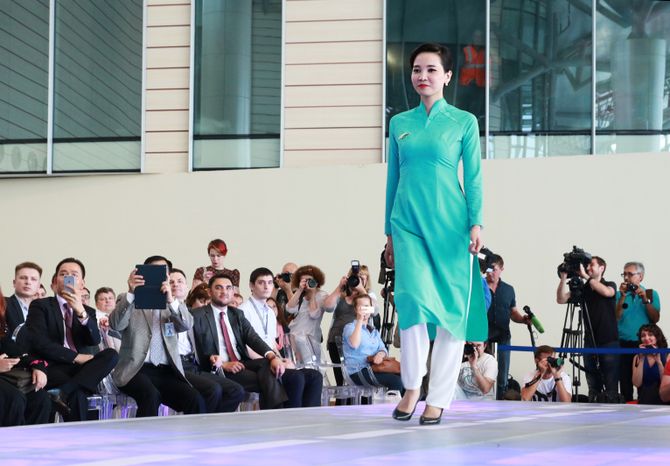 Показ формы бортпроводников DME Runway в Домодедово